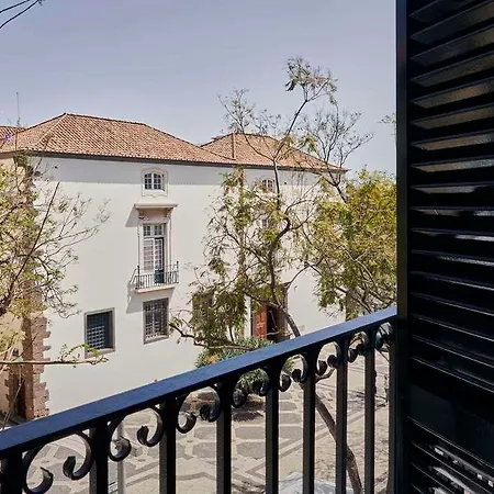 Отель Barcelo Oldtown